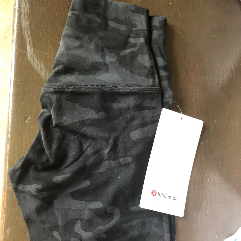 Lululemon  Incognito Camo Multi Grey Align - Picture 3 of 4